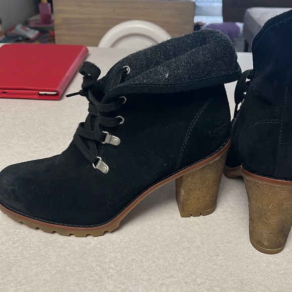UGG BLACK BOOTIES - Picture 5 of 8